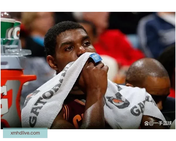 好久不见38岁拜纳姆现身洛杉矶骑行昔日湖人双冠功臣再引球迷回忆